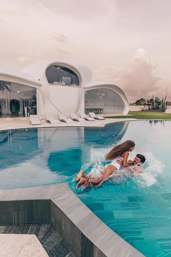 The Cloud Beachfront Villa Tabanan ภายนอก รูปภาพ