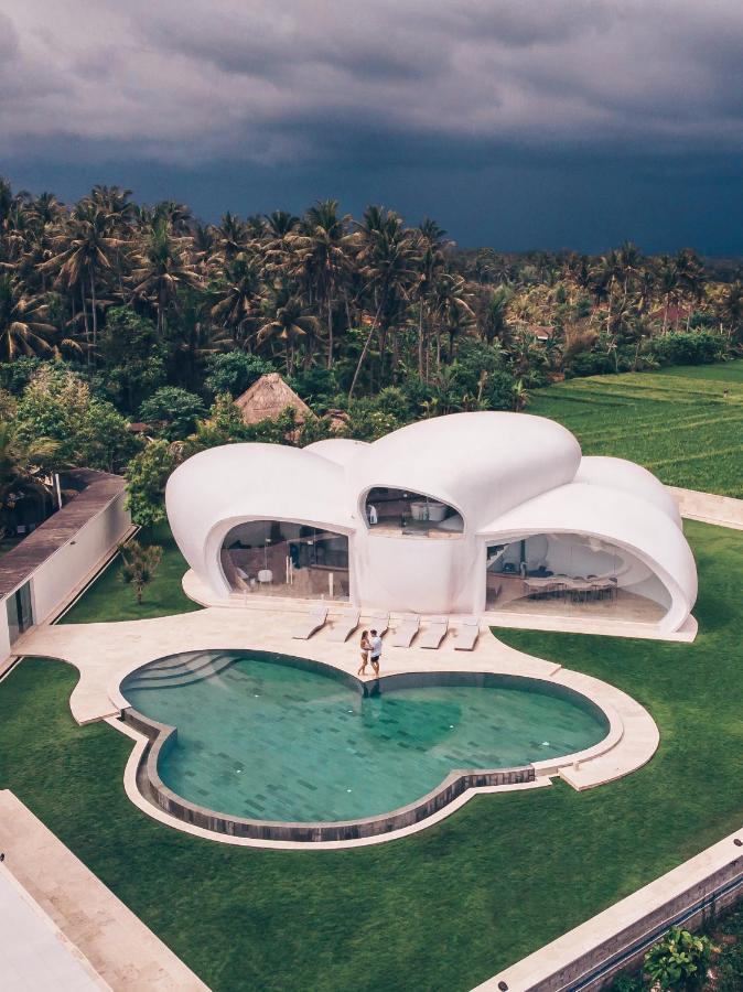 The Cloud Beachfront Villa Tabanan ภายนอก รูปภาพ